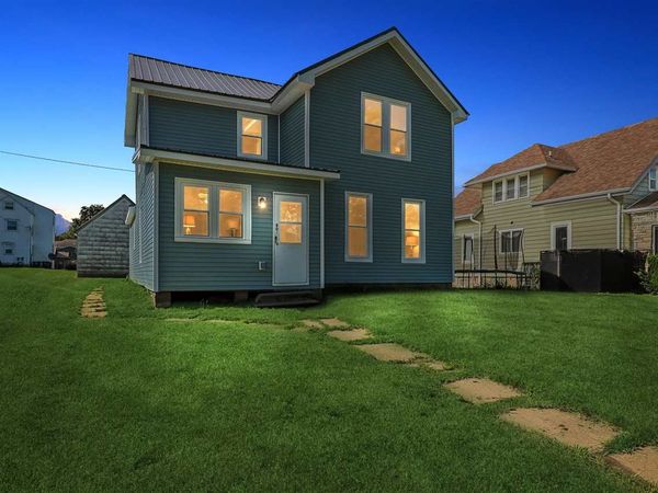 807 4th St, Victor, IA 52347