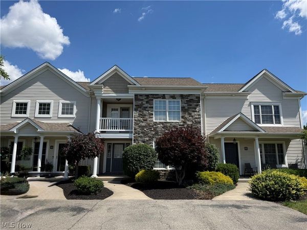 15 Town Square Boulevard , Columbiana, OH 44408