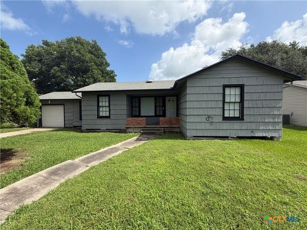 602 E Rosebud , Victoria, TX 77901