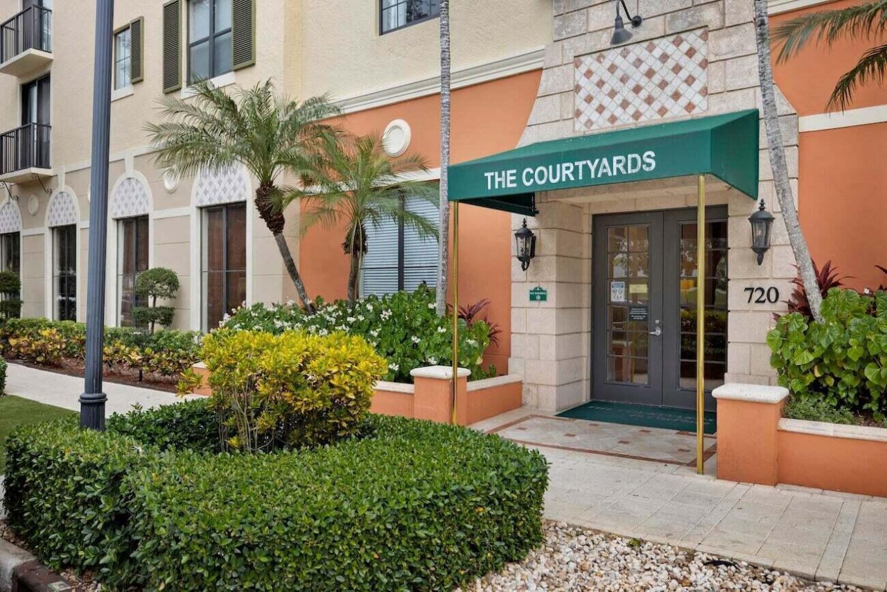 780 S Sapodilla Avenue, Unit 412, West Palm Beach, FL 33401 Photo