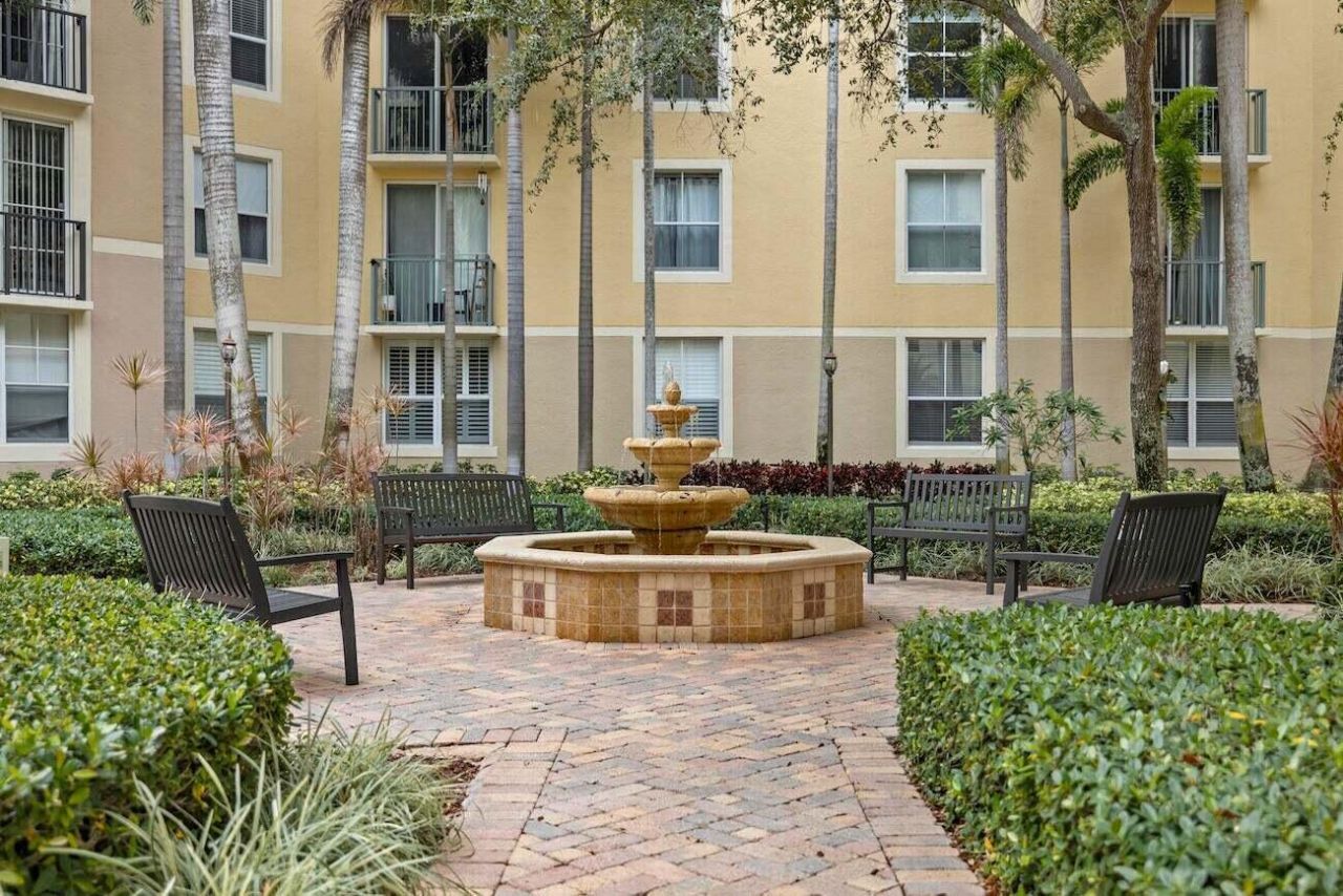 780 S Sapodilla Avenue, Unit 412, West Palm Beach, FL 33401 Photo