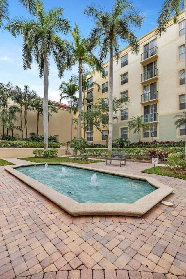 780 S Sapodilla Avenue, Unit 412, West Palm Beach, FL 33401 Photo