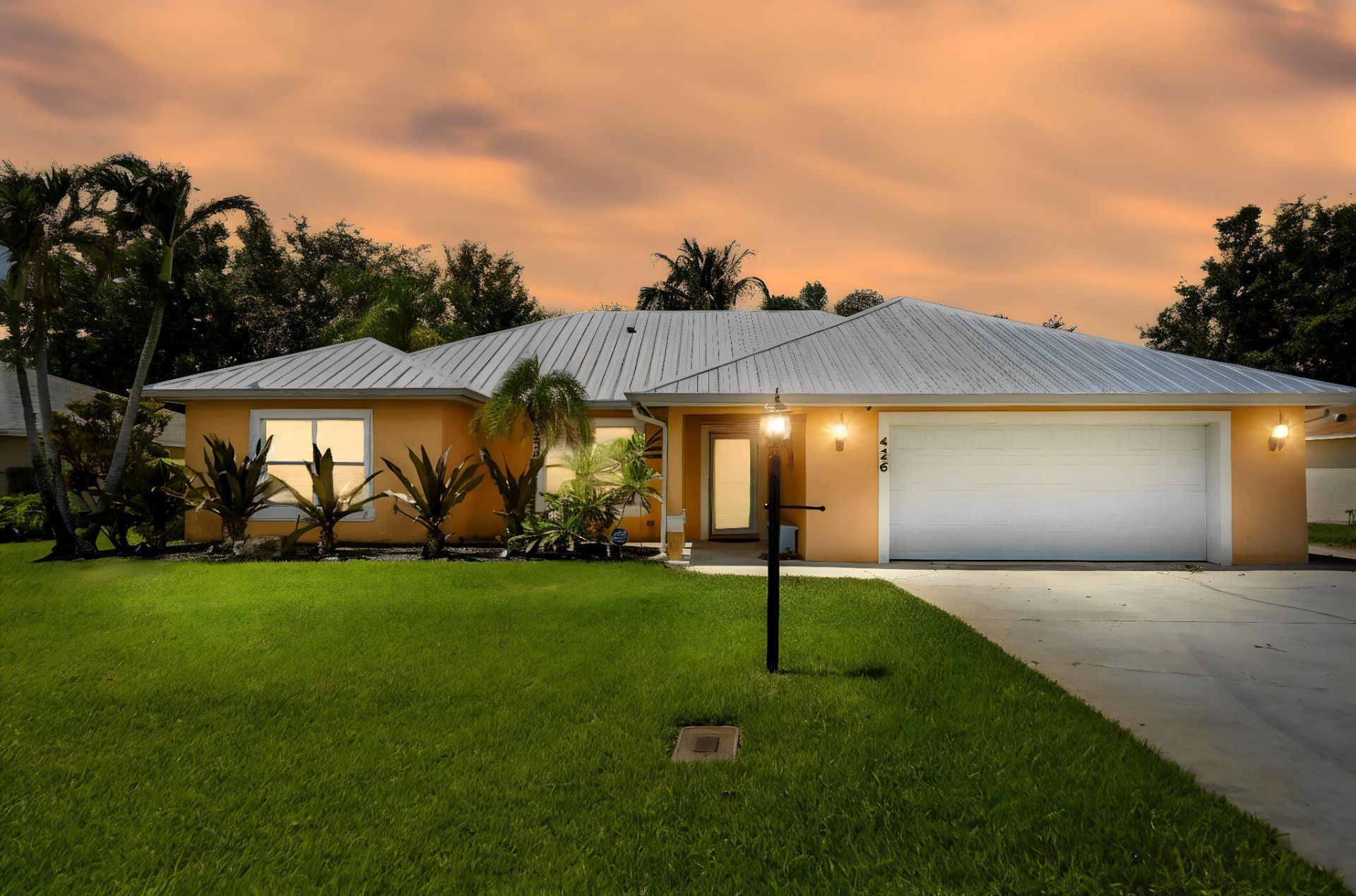 426 NE Vanda Terrado, Jensen Beach, FL 34957 Photo