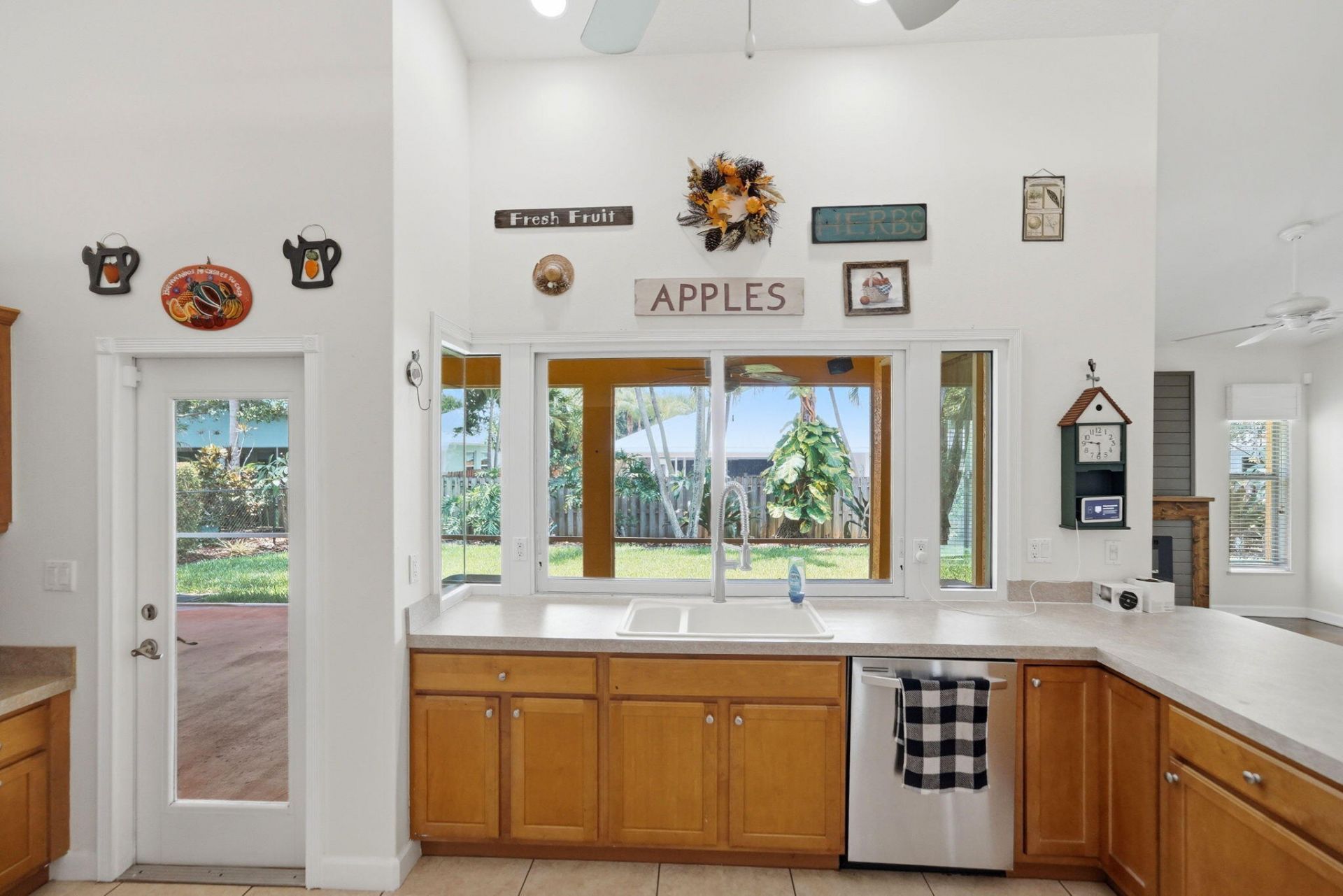426 NE Vanda Terrado, Jensen Beach, FL 34957 Photo