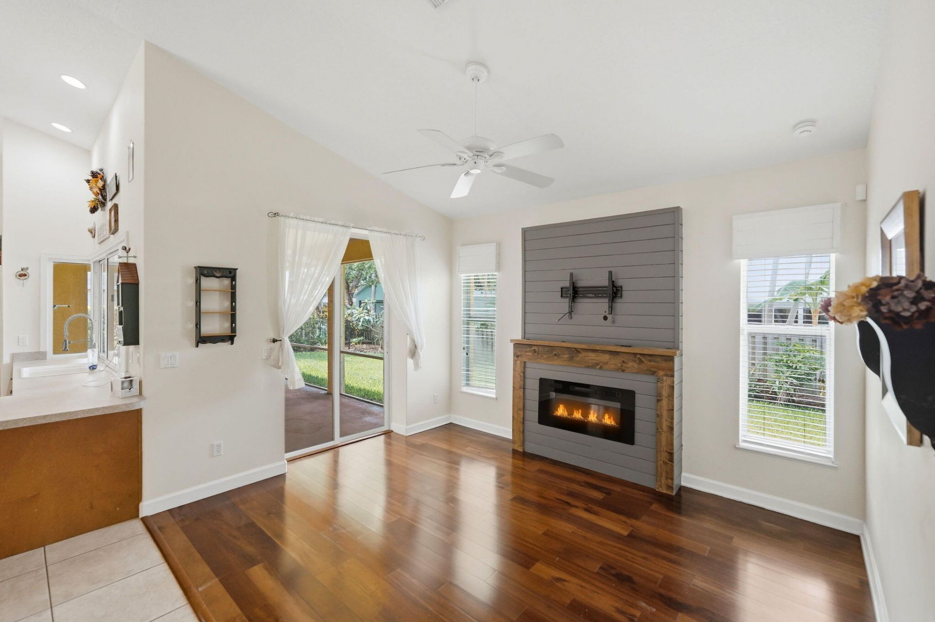 426 NE Vanda Terrado, Jensen Beach, FL 34957 Photo