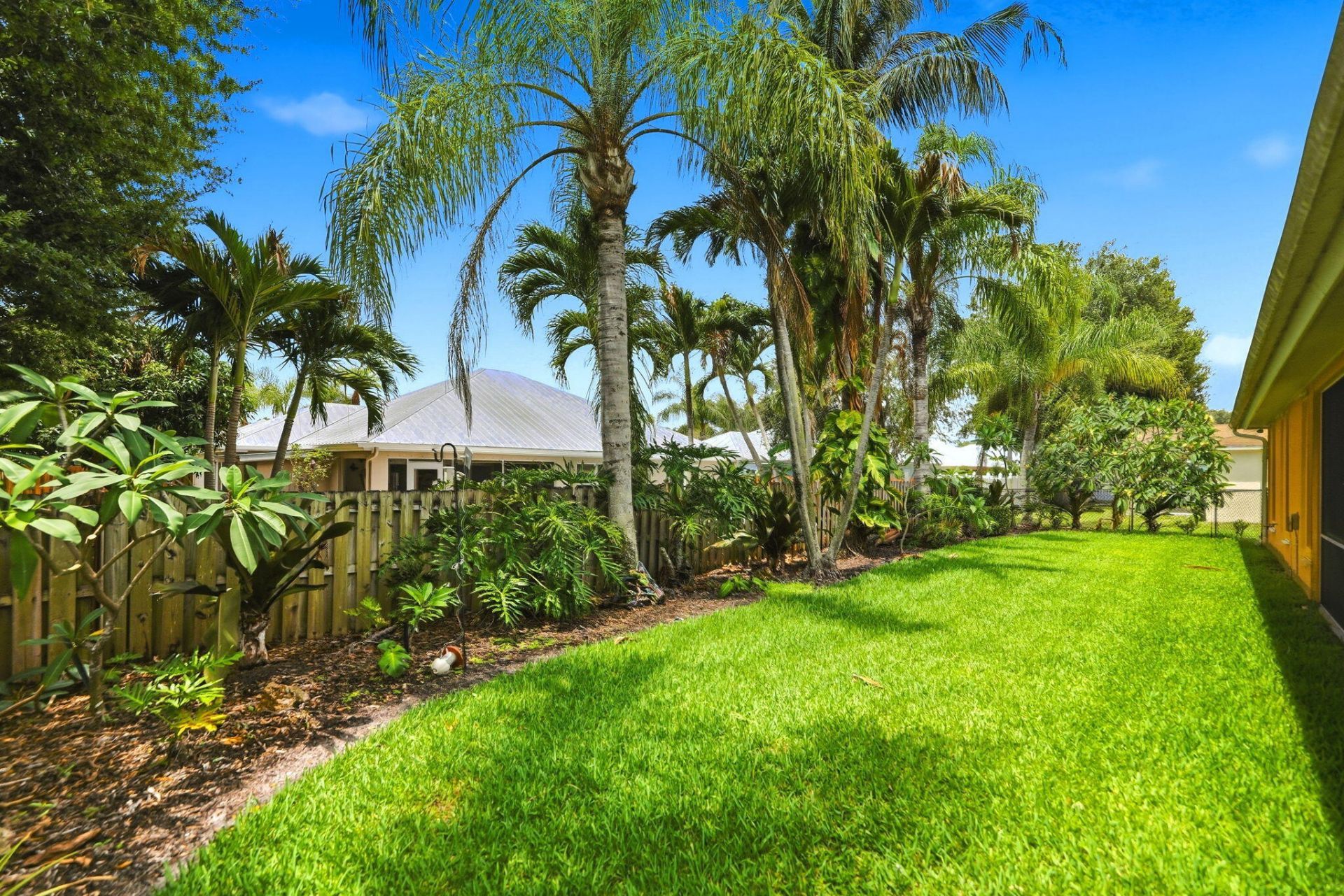 426 NE Vanda Terrado, Jensen Beach, FL 34957 Photo