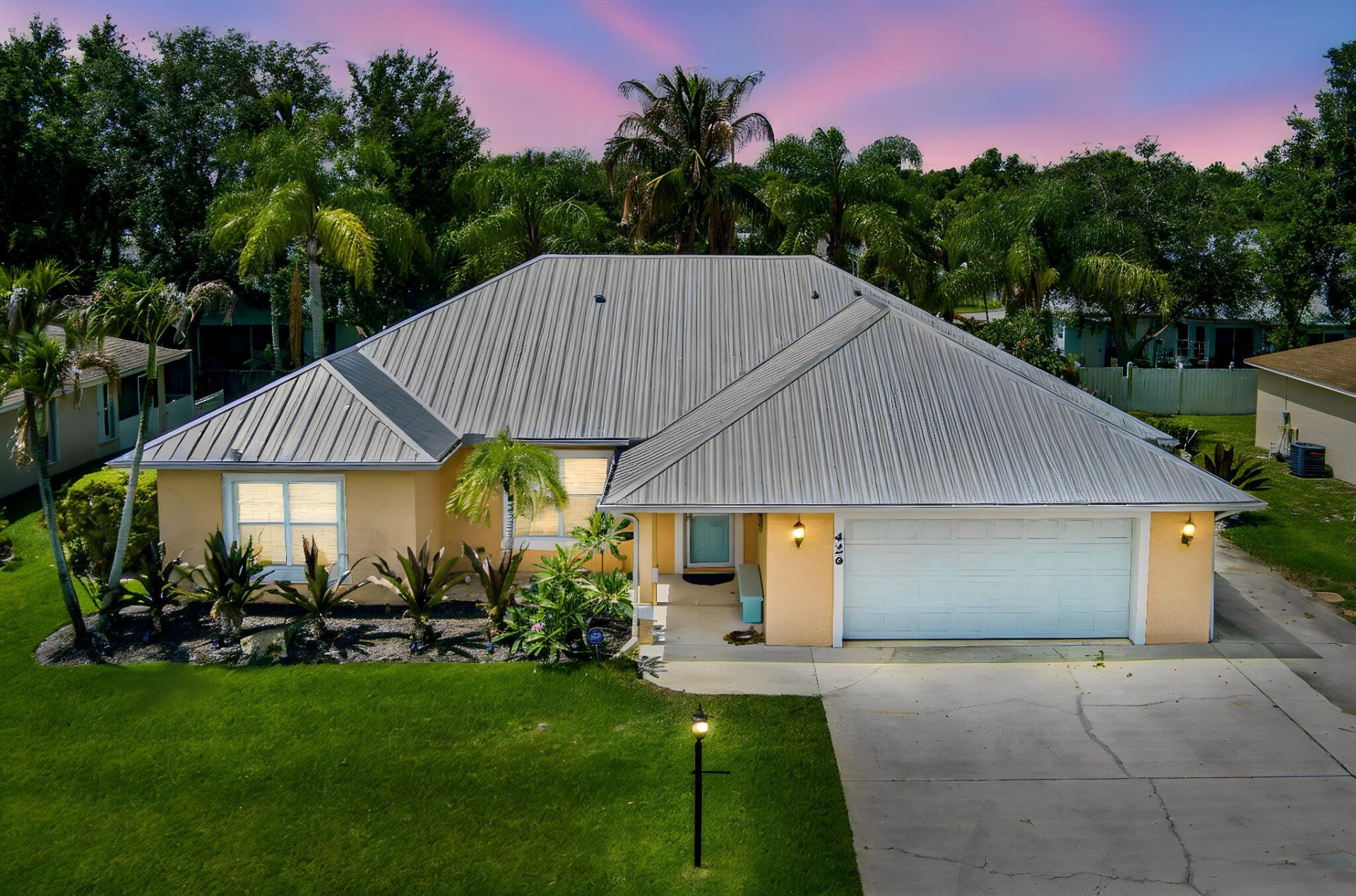 426 NE Vanda Terrado, Jensen Beach, FL 34957 Photo