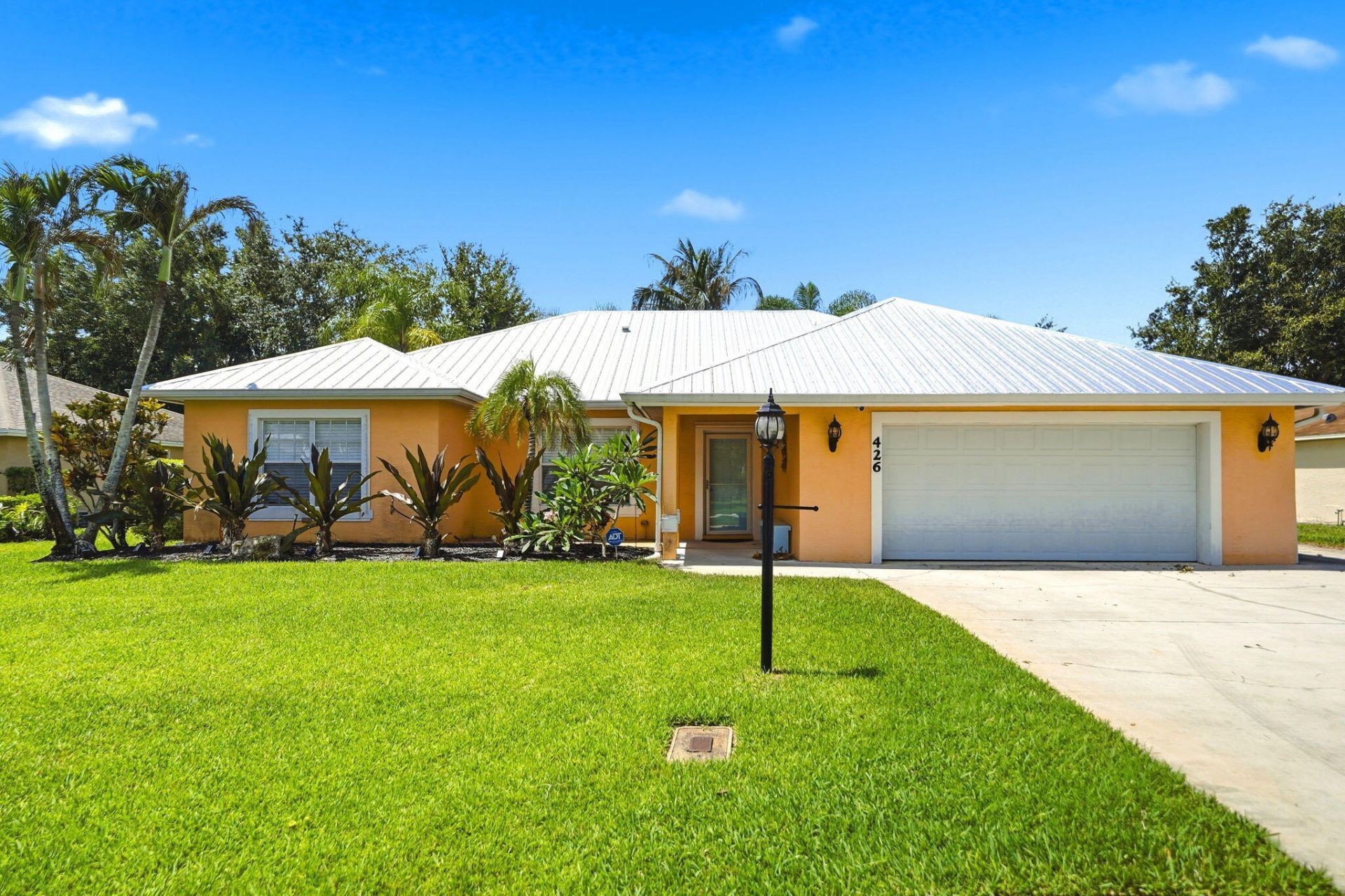 426 NE Vanda Terrado, Jensen Beach, FL 34957 Photo