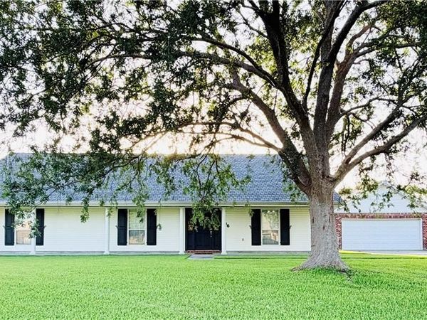 106 EXETER RUN, Houma, LA 70360