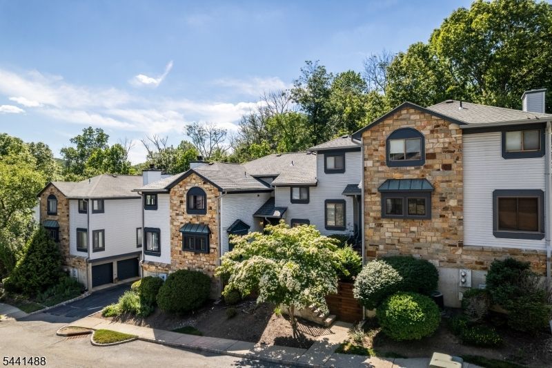 27 Overlook Dr, Independence, NJ 07840 Main Photo