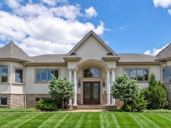 18 Berkshire Pl, Englewood Cliffs, NJ 07632