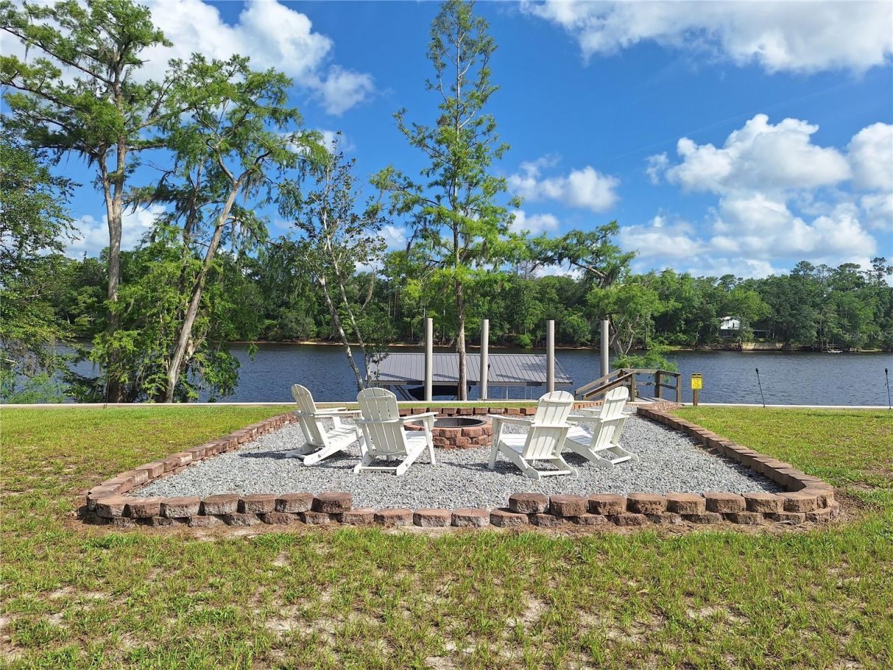 8213 Riverview Road , Fanning Springs, FL 32693 Photo