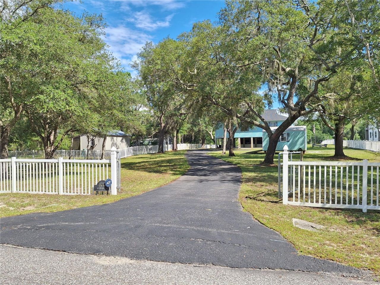 8213 Riverview Road , Fanning Springs, FL 32693 Photo