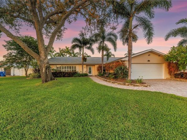 1820 TANGLEWOOD DRIVE NE, ST PETERSBURG, FL 33702