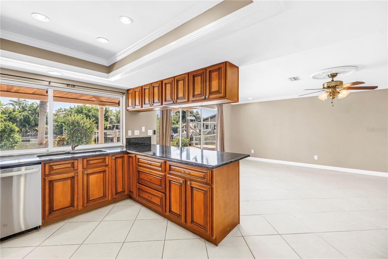 1820 Tanglewood Drive Ne, Saint Petersburg, FL 33702 Photo