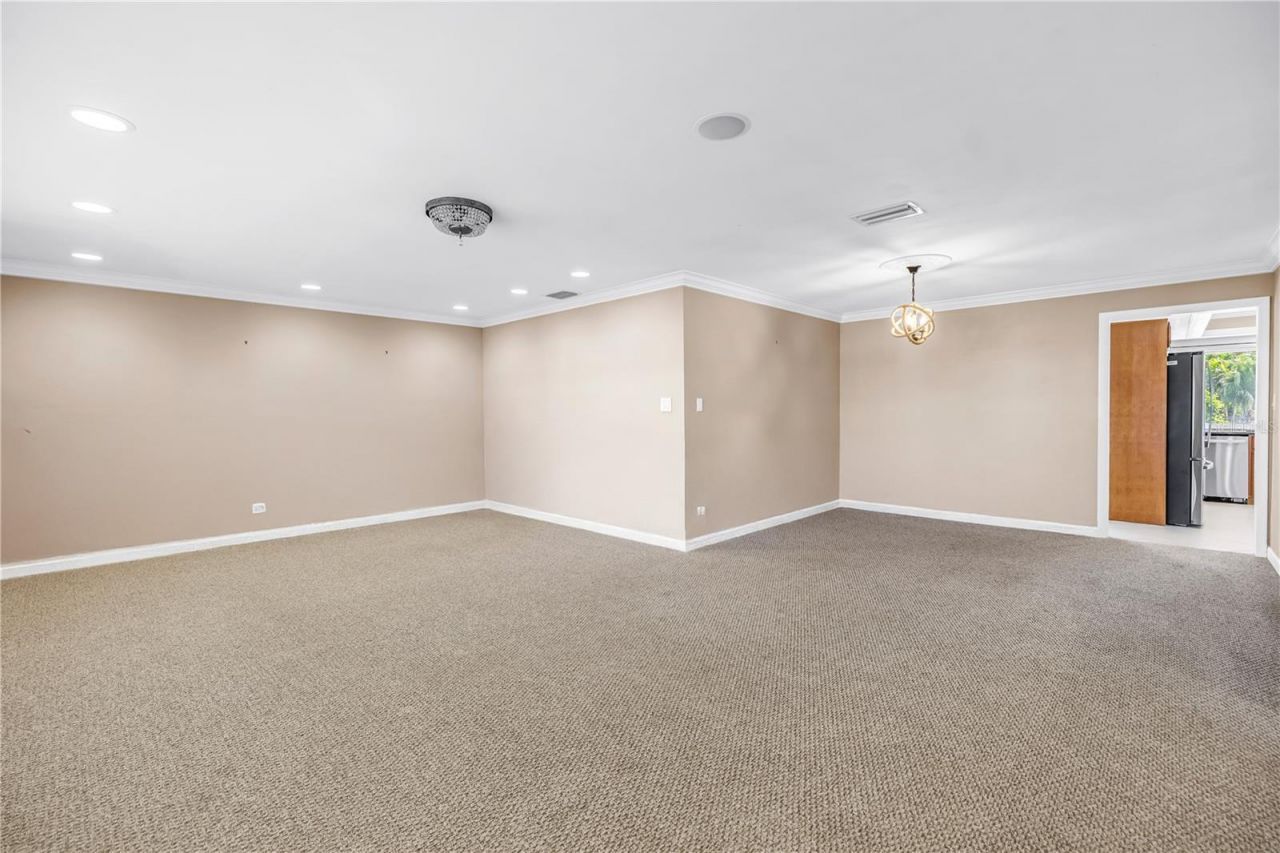 1820 Tanglewood Drive Ne, Saint Petersburg, FL 33702 Photo