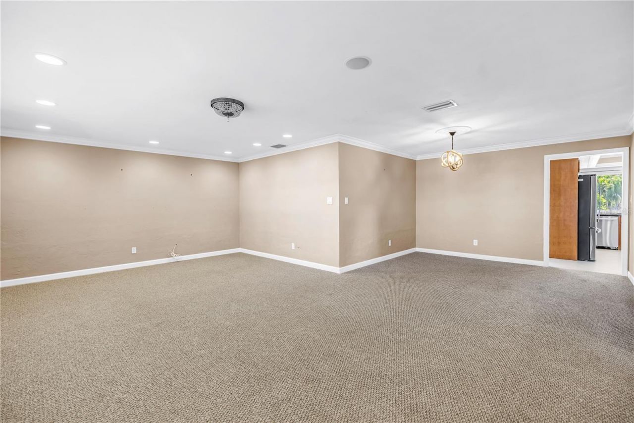 1820 Tanglewood Drive Ne, Saint Petersburg, FL 33702 Photo