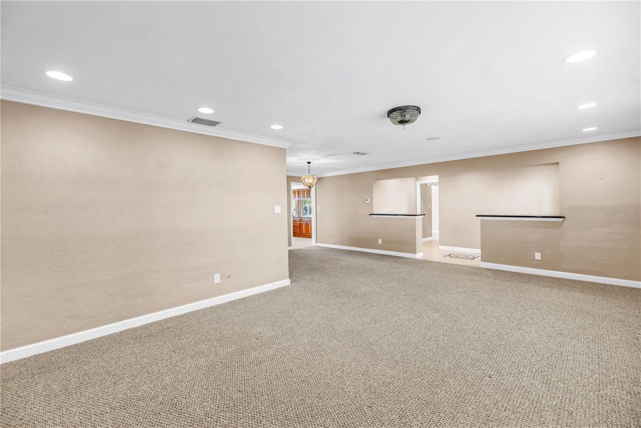 1820 Tanglewood Drive Ne, Saint Petersburg, FL 33702 Photo