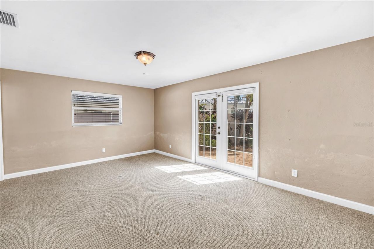 1820 Tanglewood Drive Ne, Saint Petersburg, FL 33702 Photo