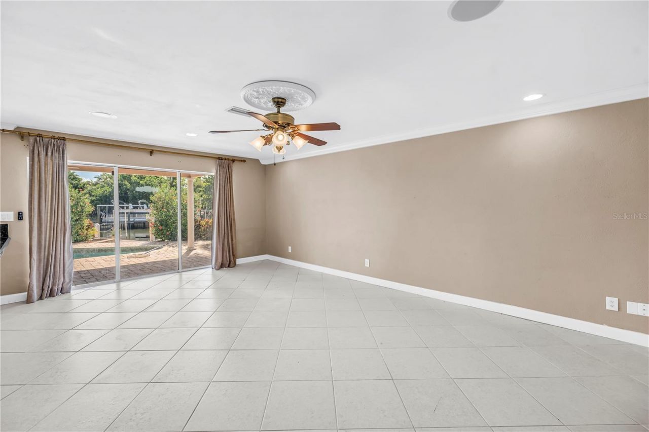1820 Tanglewood Drive Ne, Saint Petersburg, FL 33702 Photo