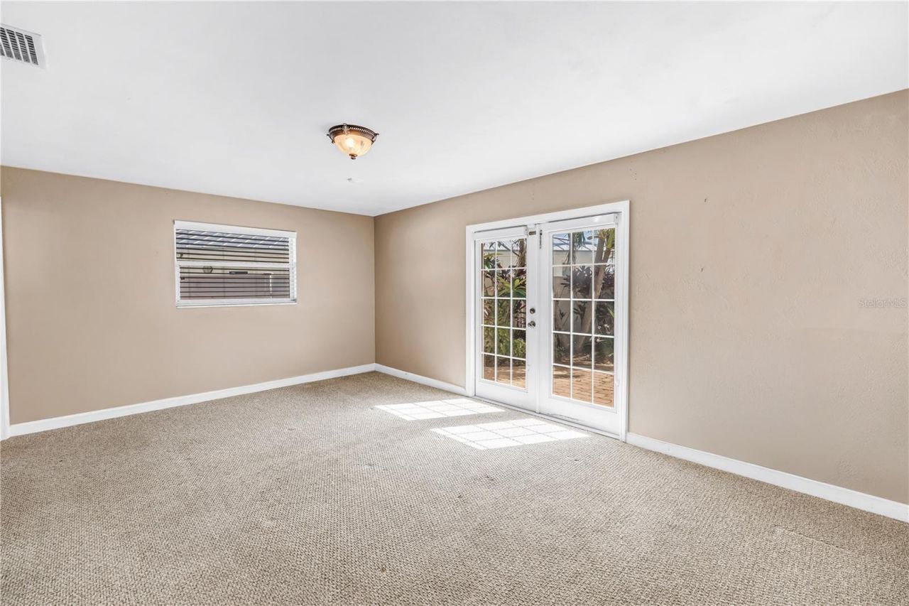 1820 Tanglewood Drive Ne, Saint Petersburg, FL 33702 Photo
