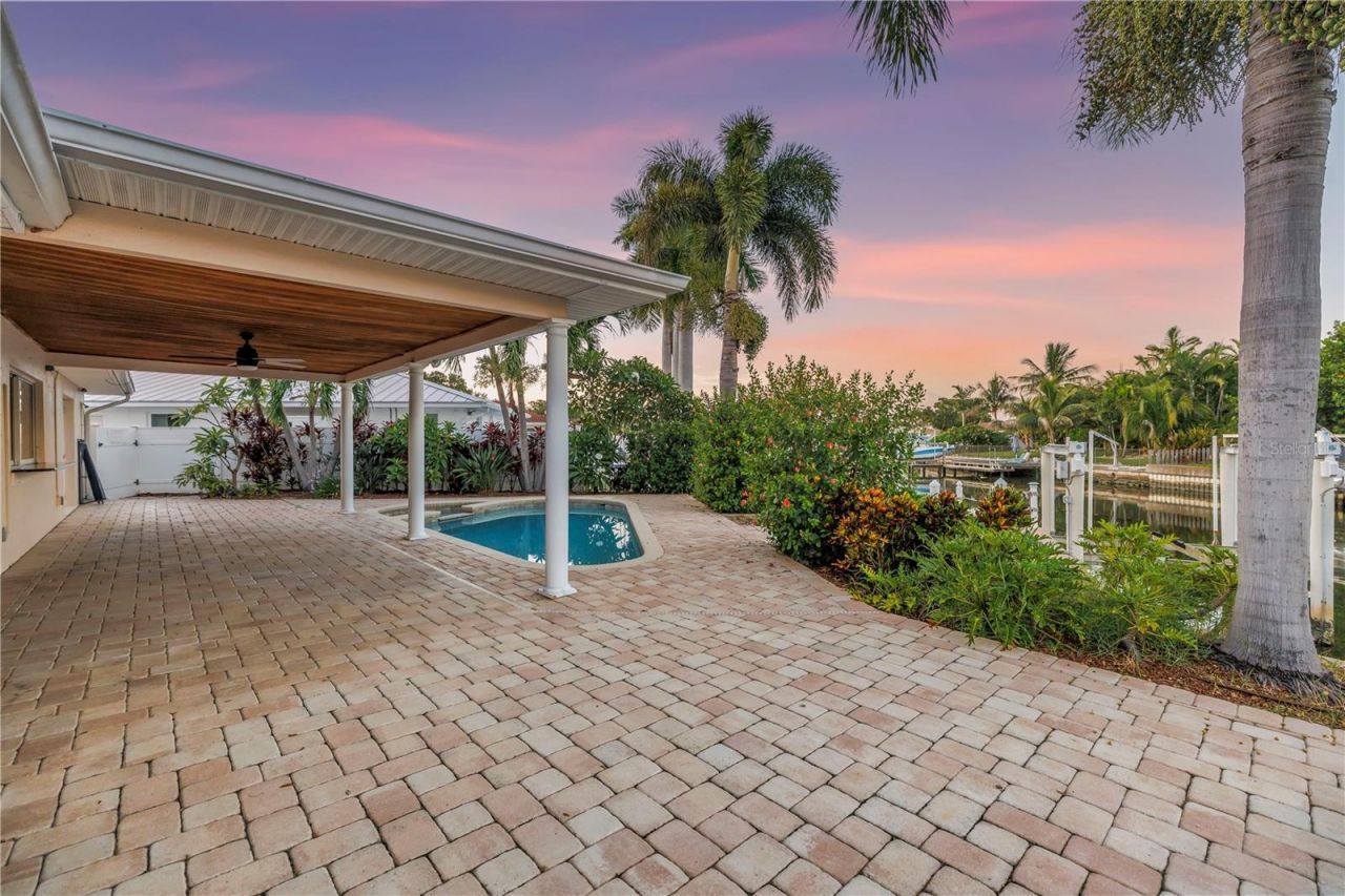 1820 Tanglewood Drive Ne, Saint Petersburg, FL 33702 Photo