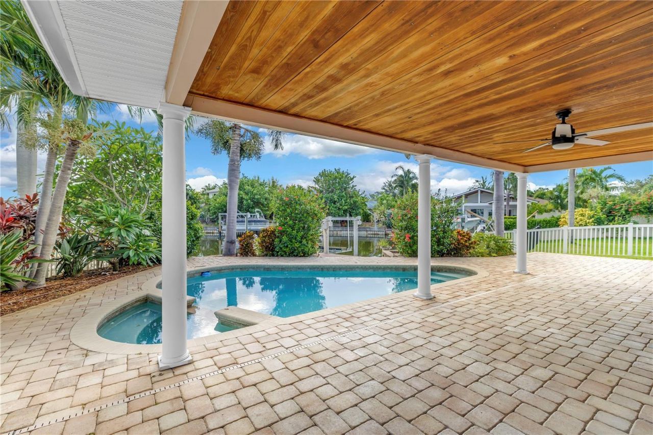 1820 Tanglewood Drive Ne, Saint Petersburg, FL 33702 Photo