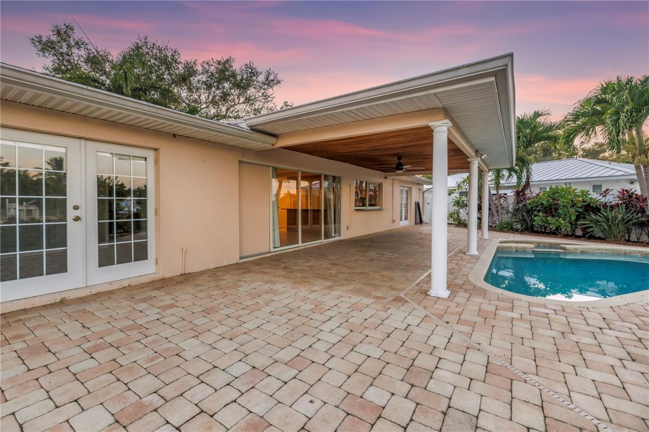 1820 Tanglewood Drive Ne, Saint Petersburg, FL 33702 Photo