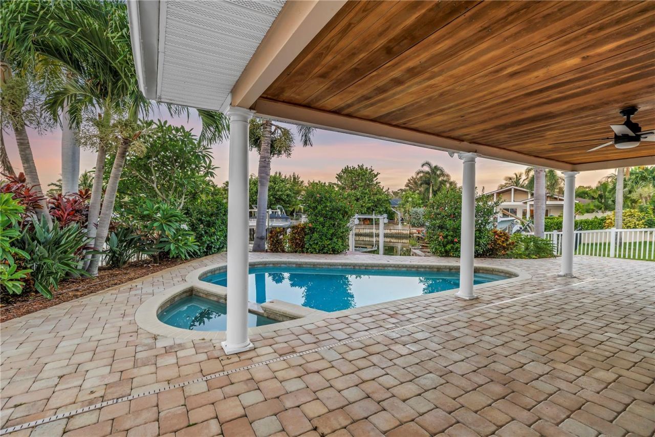 1820 Tanglewood Drive Ne, Saint Petersburg, FL 33702 Photo