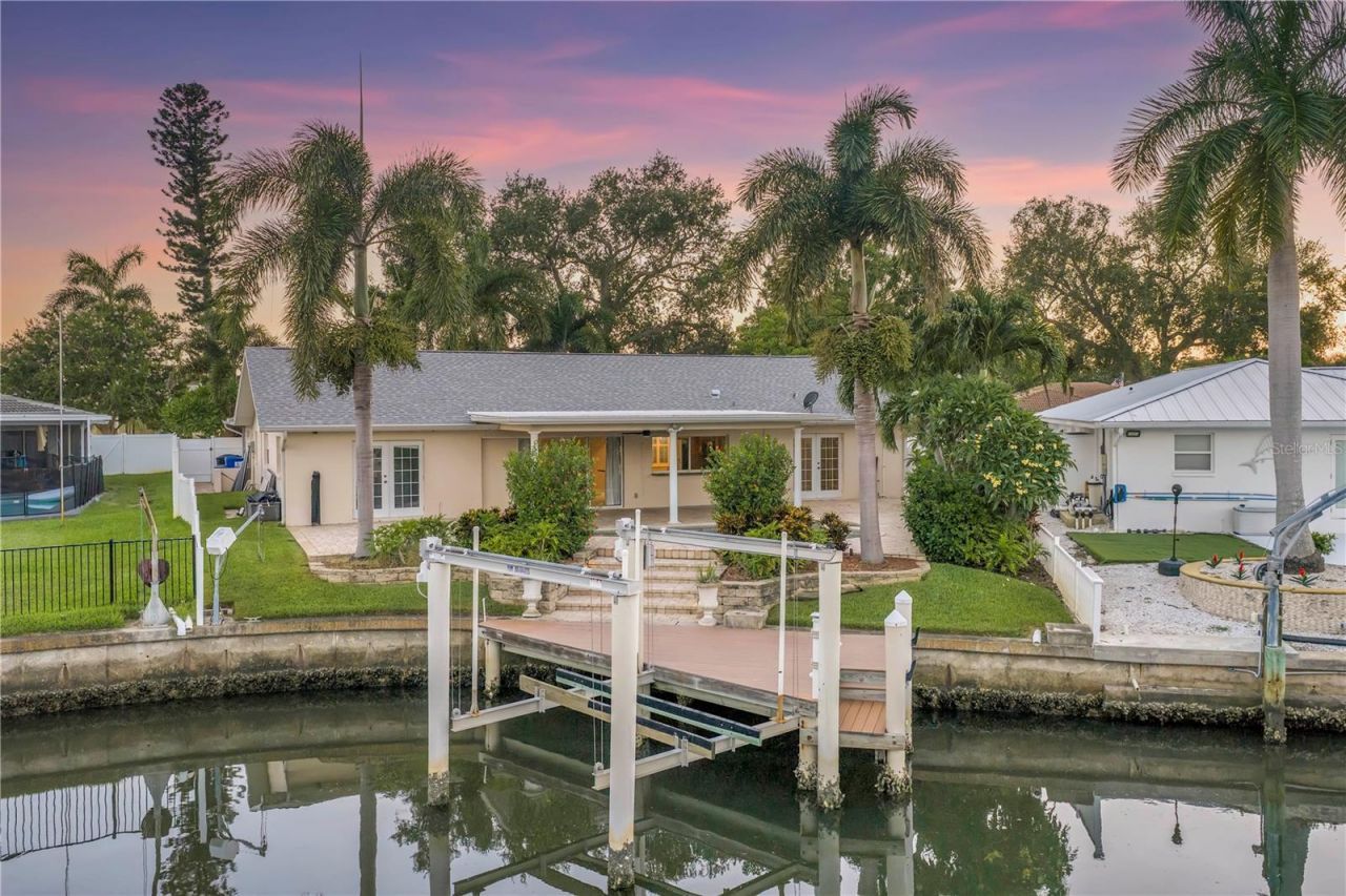 1820 Tanglewood Drive Ne, Saint Petersburg, FL 33702 Photo