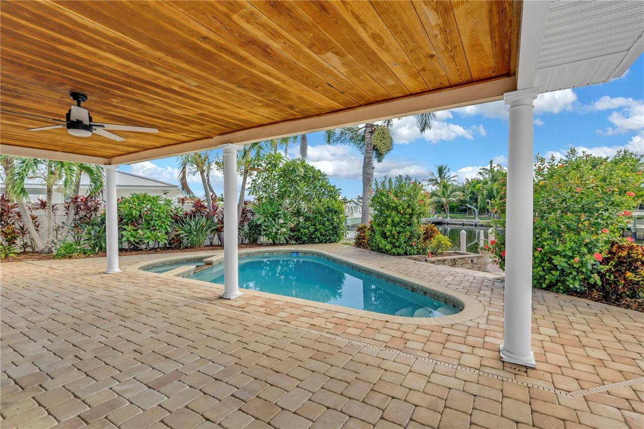 1820 Tanglewood Drive Ne, Saint Petersburg, FL 33702 Photo