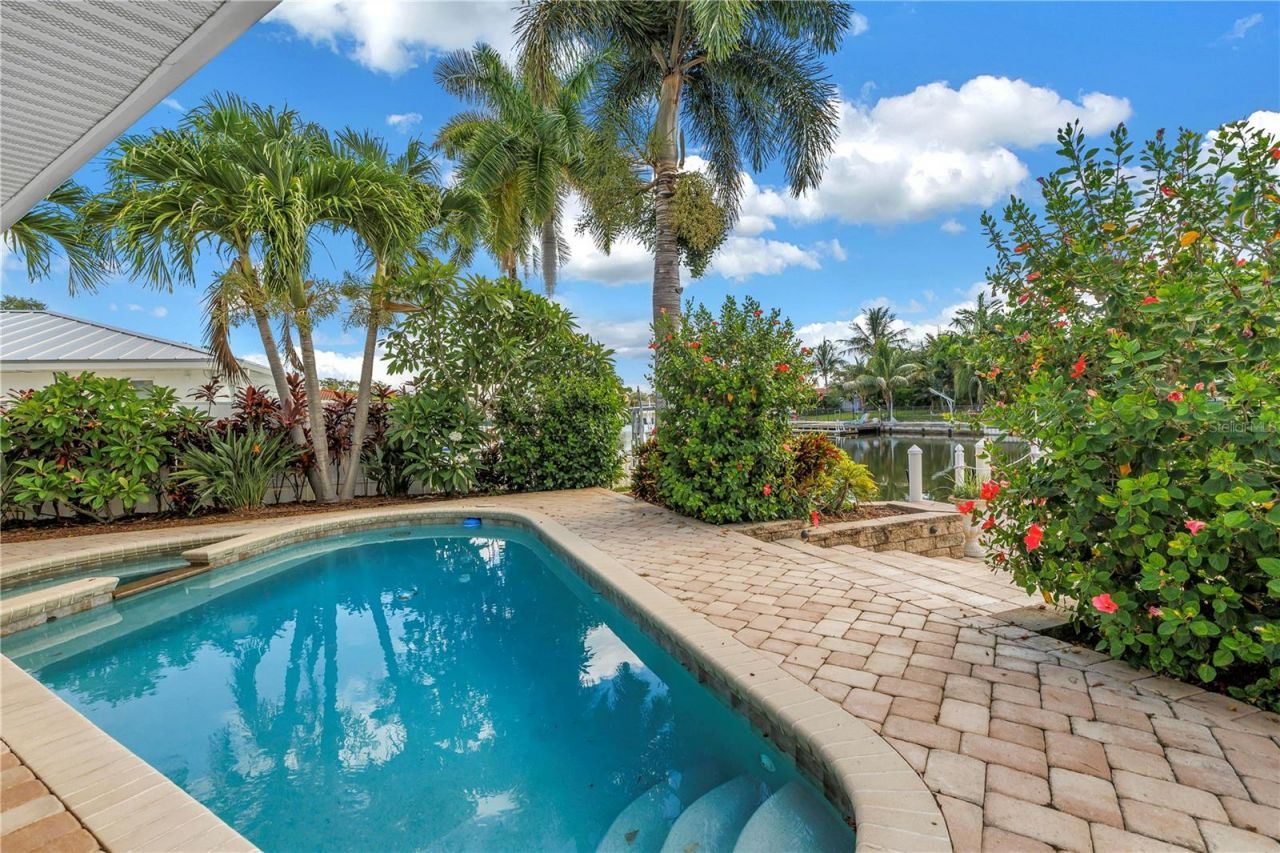 1820 Tanglewood Drive Ne, Saint Petersburg, FL 33702 Photo