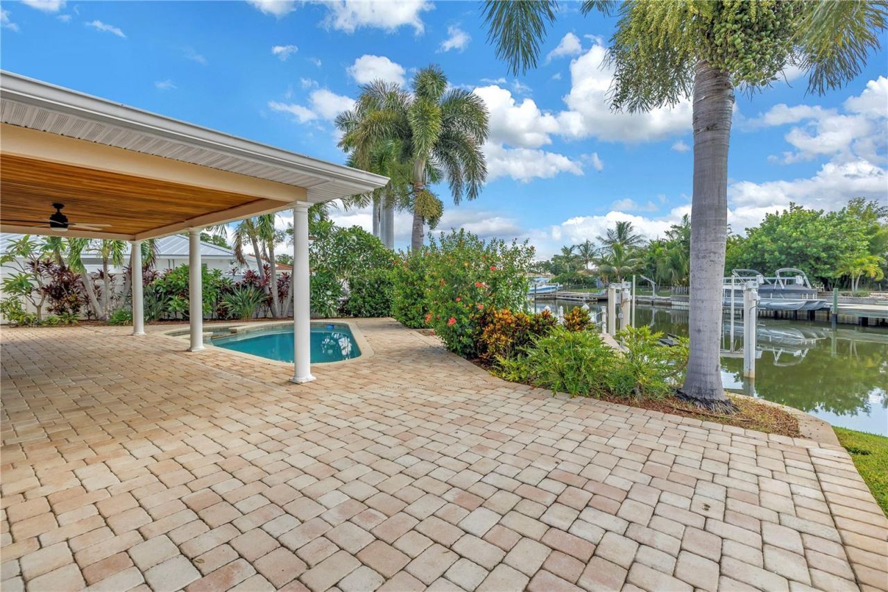 1820 Tanglewood Drive Ne, Saint Petersburg, FL 33702 Photo