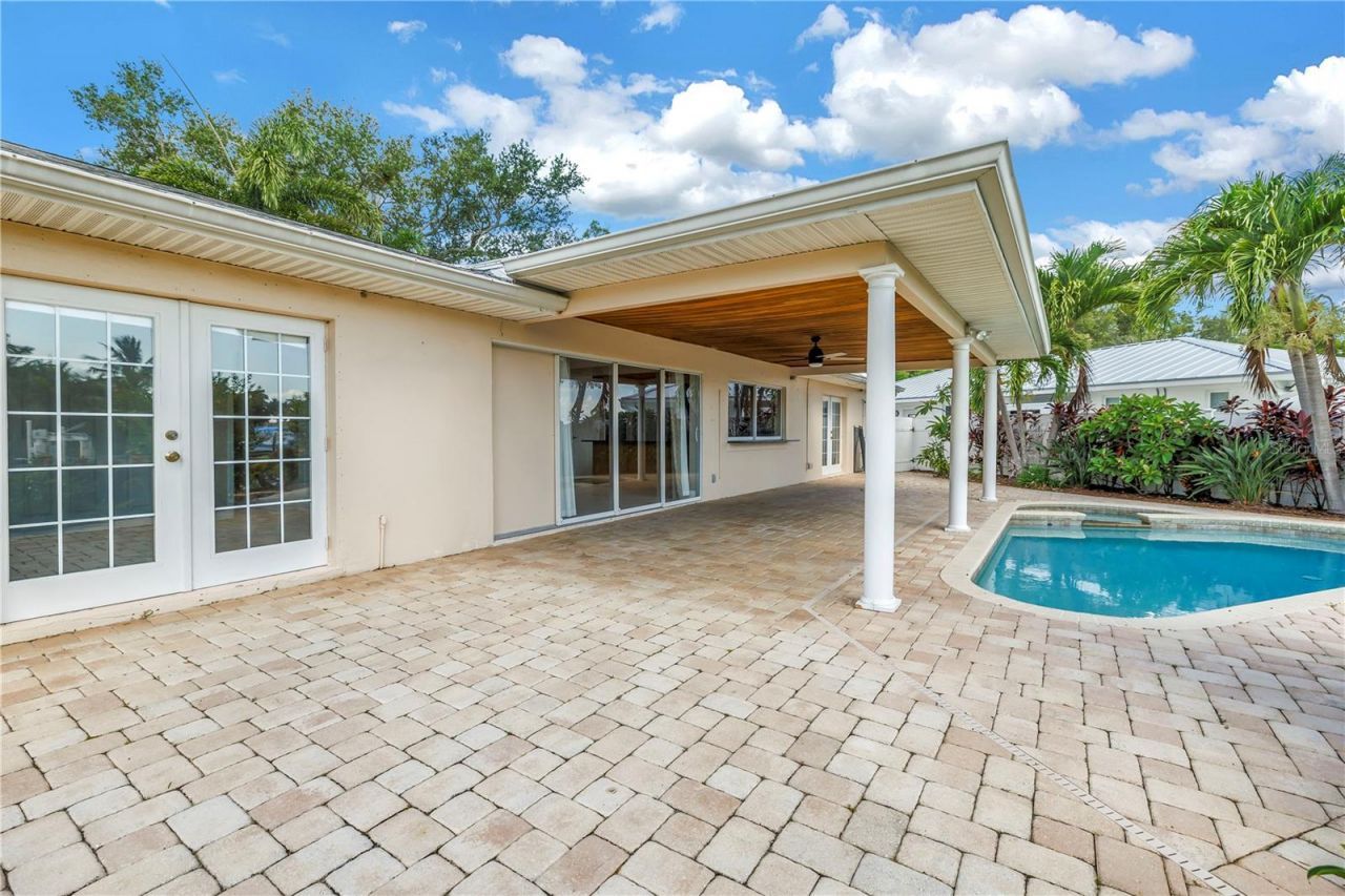 1820 Tanglewood Drive Ne, Saint Petersburg, FL 33702 Photo