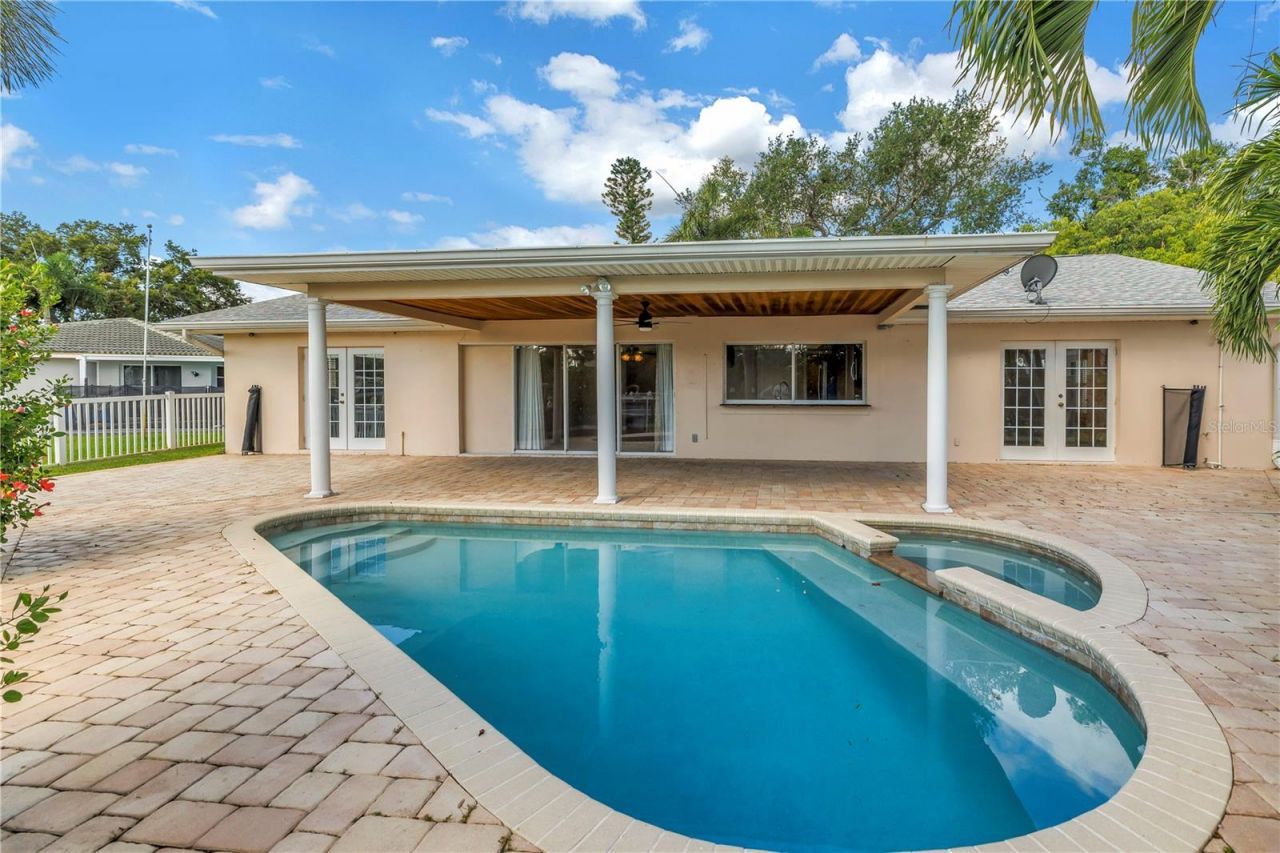 1820 Tanglewood Drive Ne, Saint Petersburg, FL 33702 Photo