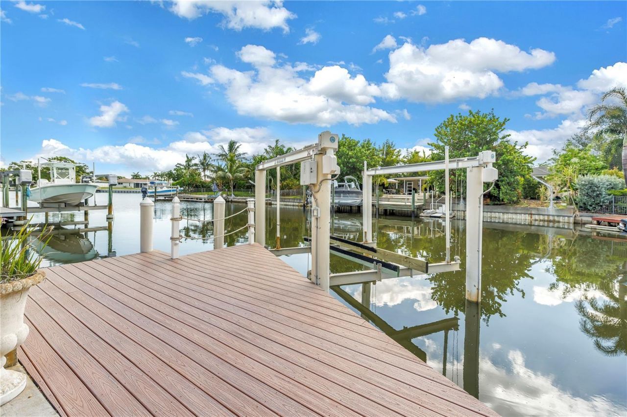 1820 Tanglewood Drive Ne, Saint Petersburg, FL 33702 Photo