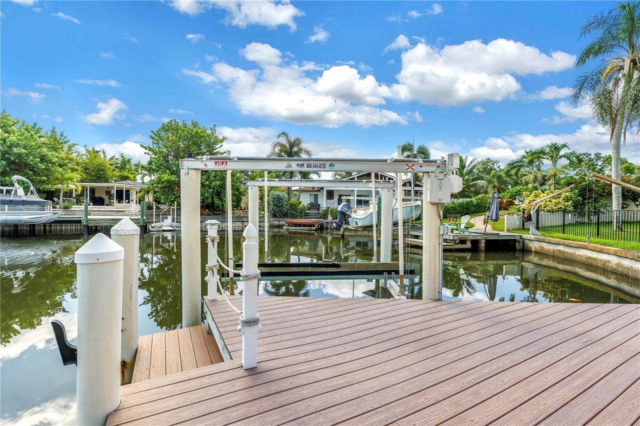 1820 Tanglewood Drive Ne, Saint Petersburg, FL 33702 Photo