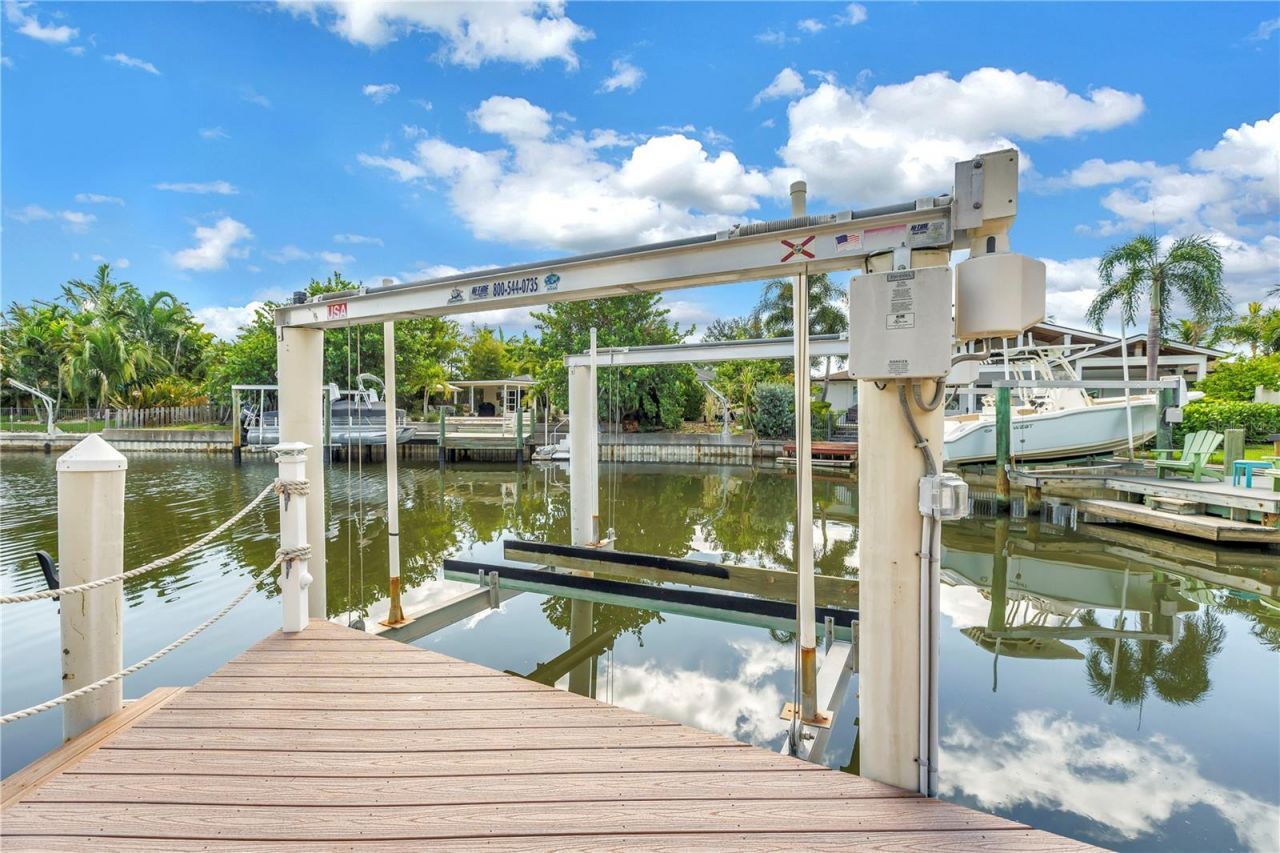 1820 Tanglewood Drive Ne, Saint Petersburg, FL 33702 Photo