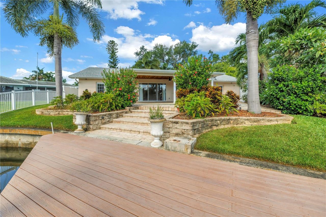 1820 Tanglewood Drive Ne, Saint Petersburg, FL 33702 Photo