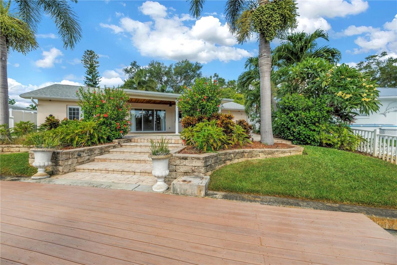 1820 Tanglewood Drive Ne, Saint Petersburg, FL 33702 Photo