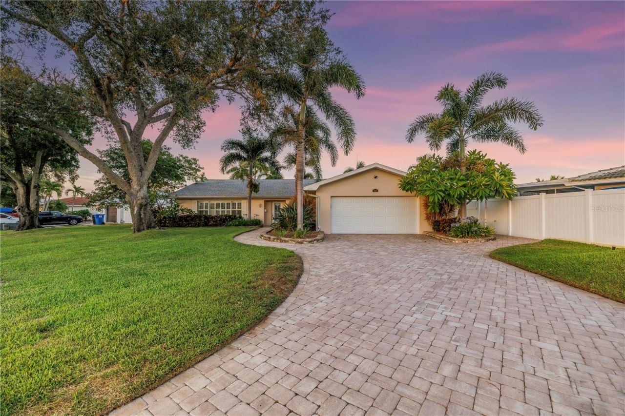 1820 Tanglewood Drive Ne, Saint Petersburg, FL 33702 Photo