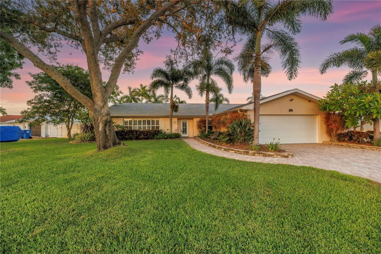 1820 Tanglewood Drive Ne, Saint Petersburg, FL 33702 Photo