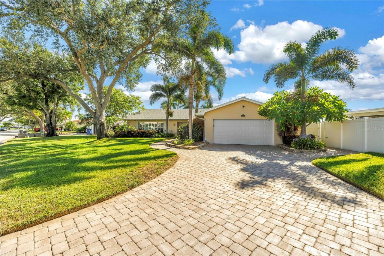 1820 Tanglewood Drive Ne, Saint Petersburg, FL 33702 Photo