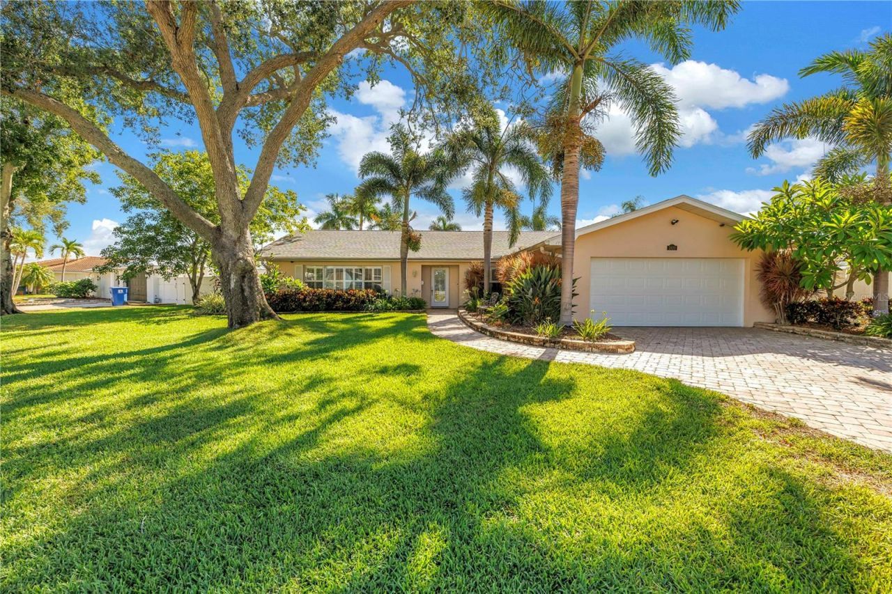 1820 Tanglewood Drive Ne, Saint Petersburg, FL 33702 Photo