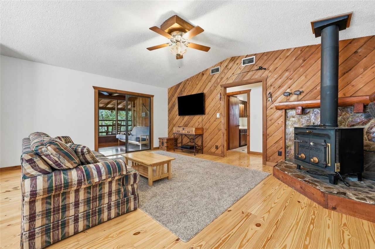 470 SW Santa Fe Drive, Fort White, FL 32038 Photo
