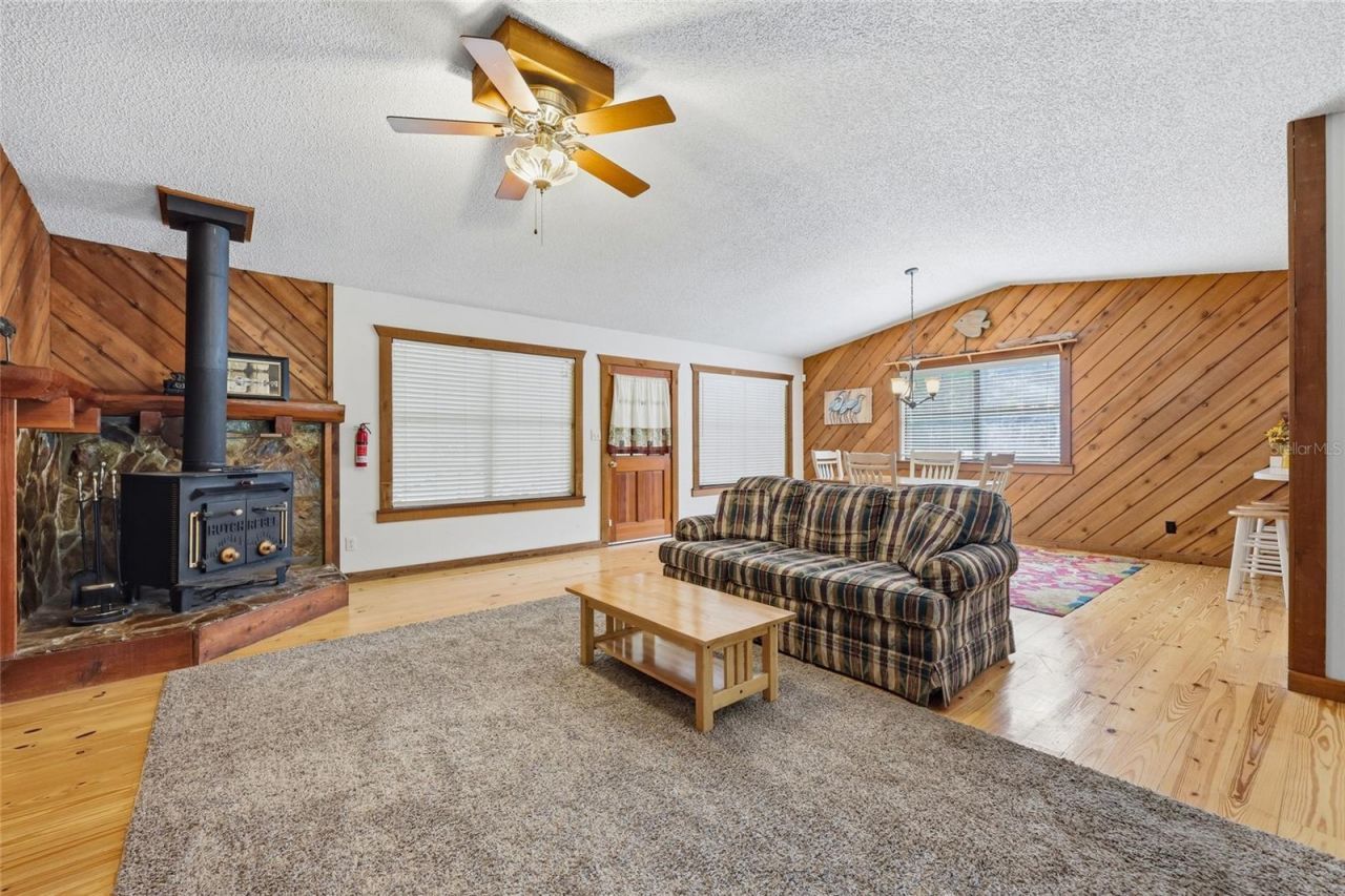 470 SW Santa Fe Drive, Fort White, FL 32038 Photo