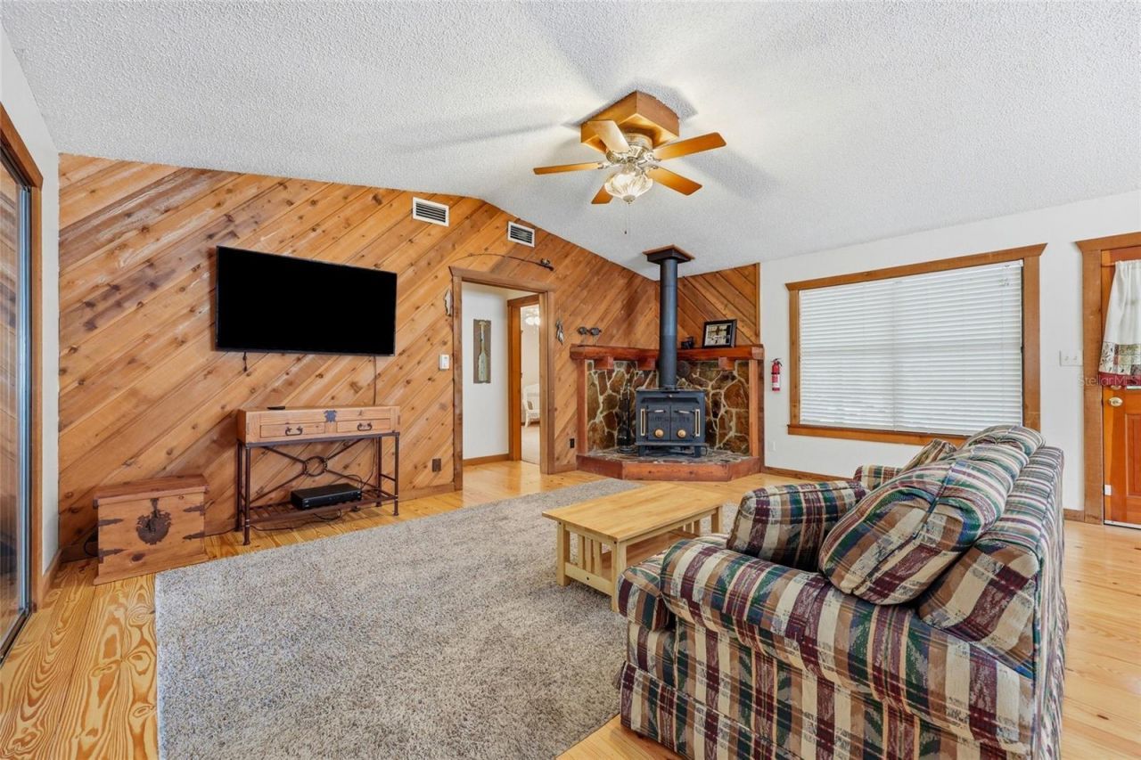 470 SW Santa Fe Drive, Fort White, FL 32038 Photo