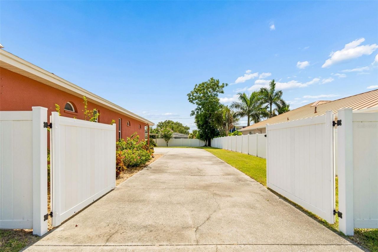 7791 Carver Court, Seminole, FL 33772 Photo