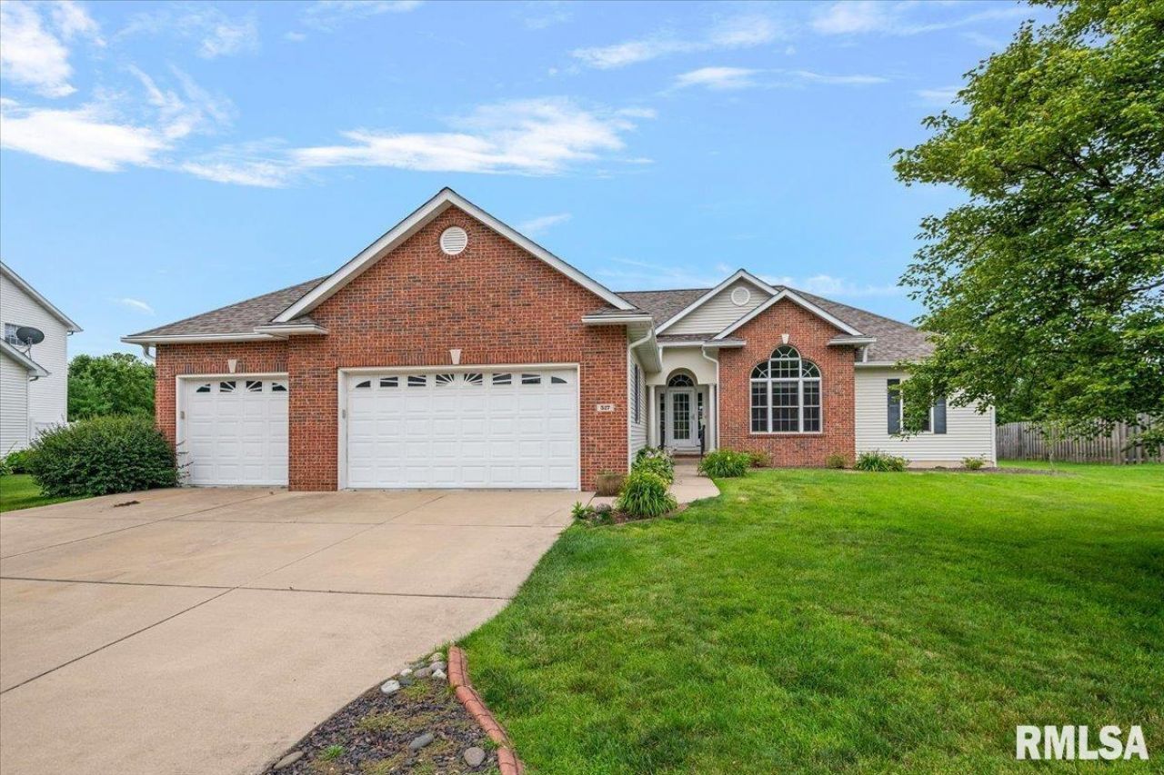 517 Heathrow Lane, Rochester, IL 62563 Main Photo