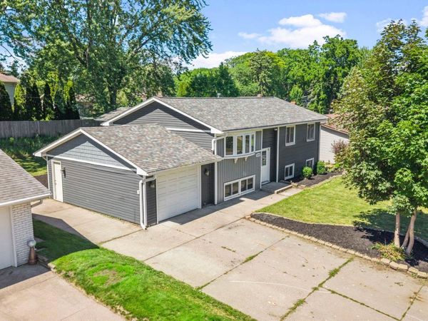 2090 Carnelian Lane, Eagan, MN 55122